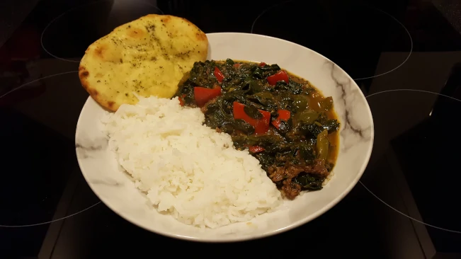 lamb curry with spinach rice and naan 2