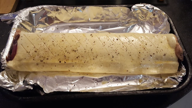 raw sausage roll seasoned for sausage roll & caramalised onion raw sausage roll seasoned